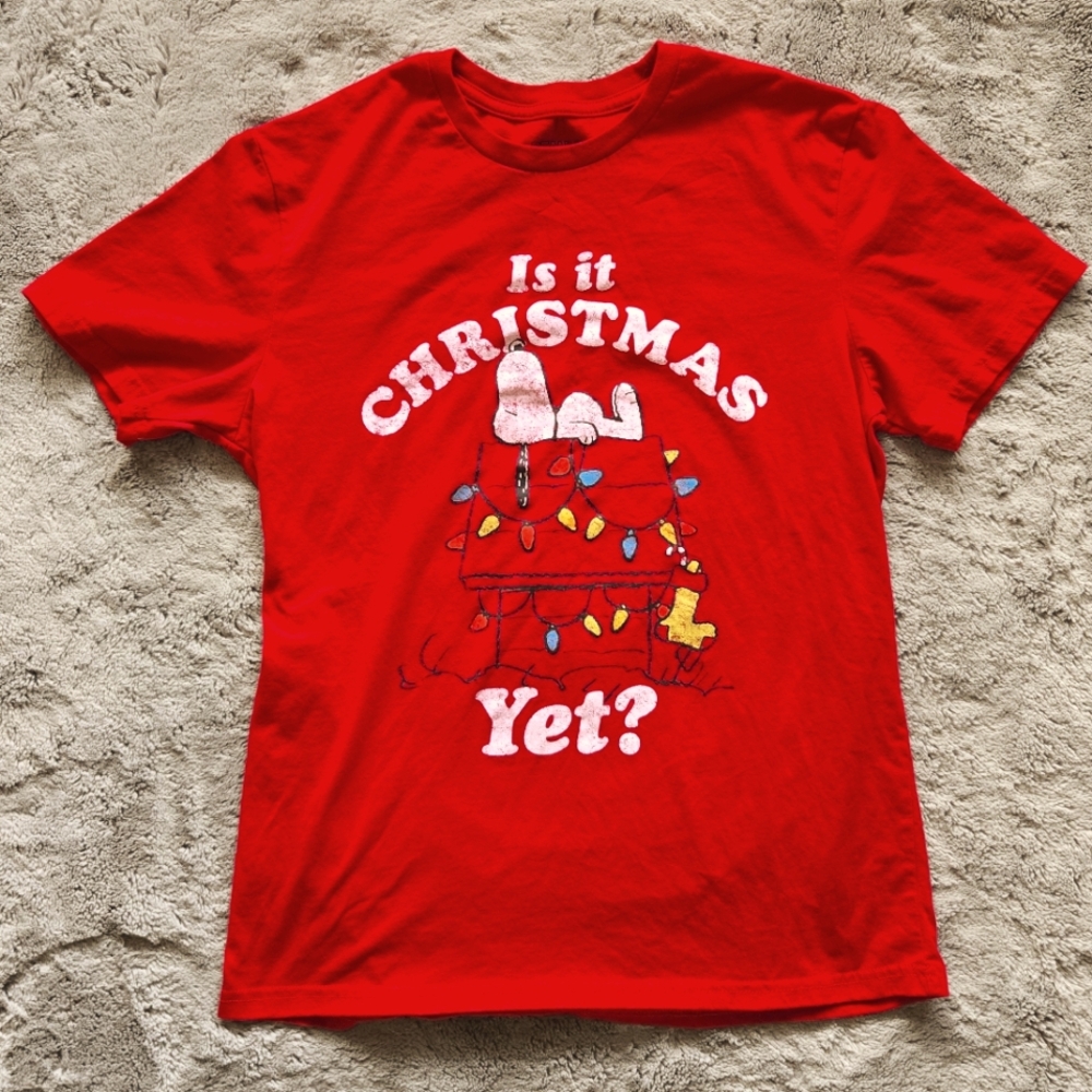 Peanuts Christmas graphic t-shirt